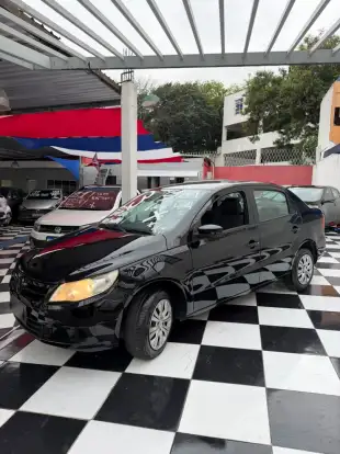 VOLKSWAGEN-VOYAGE-2012