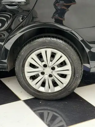 VOLKSWAGEN-VOYAGE-2012