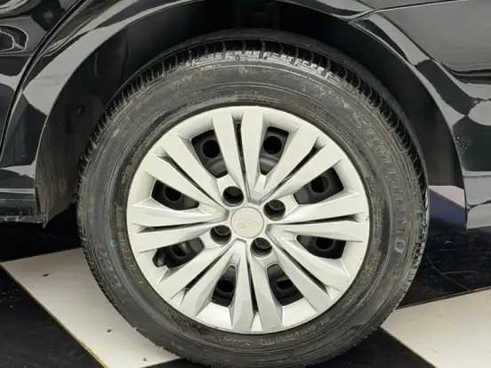 VOLKSWAGEN-VOYAGE-1.0 MI 8V FLEX 4P MANUAL VOLKSWAGEN-VOYAGE-2012