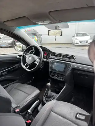 VOLKSWAGEN-VOYAGE-2016
