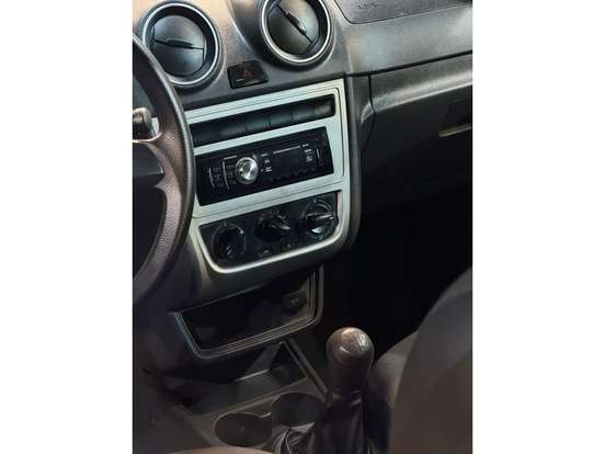 VOLKSWAGEN-VOYAGE-2014