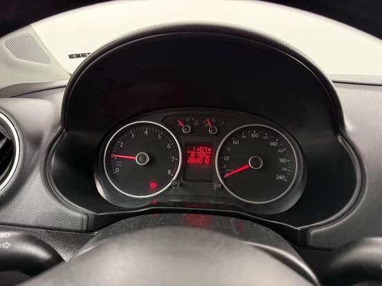 VOLKSWAGEN-VOYAGE-2014