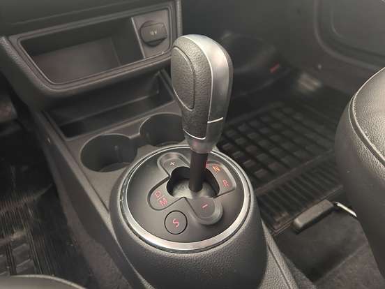 VOLKSWAGEN-VOYAGE-2013