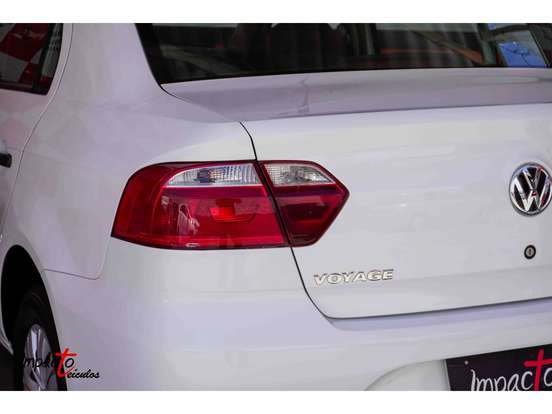 VOLKSWAGEN-VOYAGE-2016