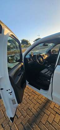 VOLKSWAGEN-AMAROK-2017