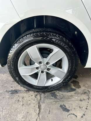 VOLKSWAGEN-FOX-2017