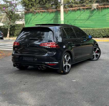 VOLKSWAGEN-GOLF-2014