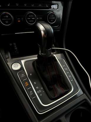VOLKSWAGEN-GOLF-2014