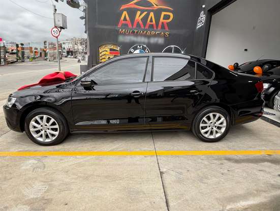 VOLKSWAGEN-JETTA-2011