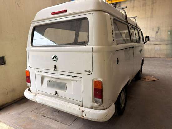 VOLKSWAGEN-KOMBI-2010