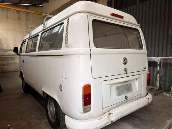 VOLKSWAGEN-KOMBI-2010