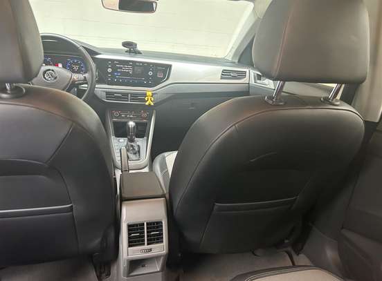 VOLKSWAGEN-POLO-2018