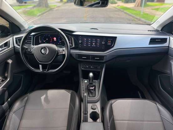 VOLKSWAGEN-POLO-2018