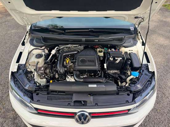 VOLKSWAGEN-POLO-2018