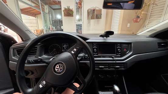 VOLKSWAGEN-POLO-2019