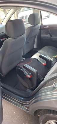 VOLKSWAGEN-POLO SEDAN-2010
