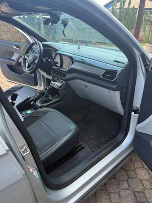 VOLKSWAGEN-T-CROSS-2023