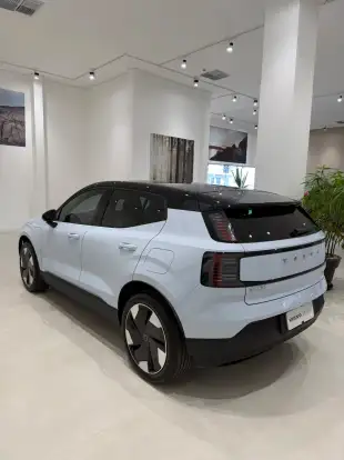 VOLVO-EX30-2025