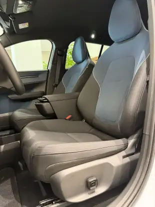 VOLVO-EX30-2025
