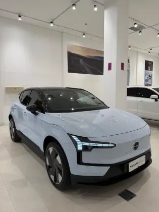 VOLVO EX30 51 KW ELÉTRICO PLUS