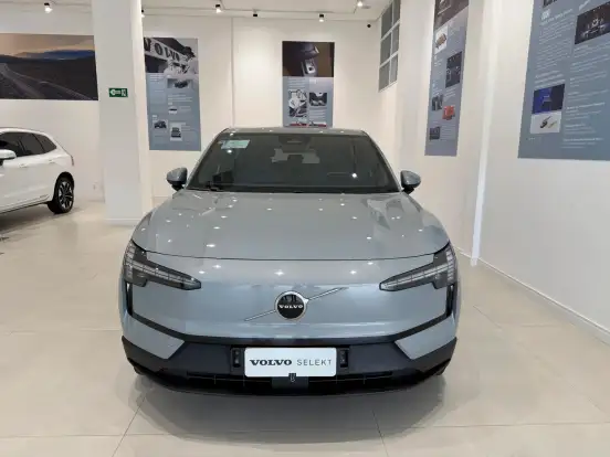 VOLVO-EX30-2024