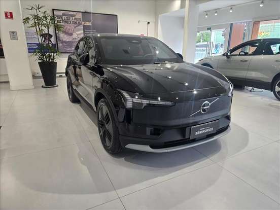 VOLVO-EX30-2025