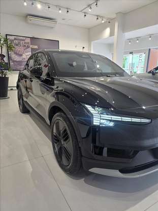 VOLVO-EX30-2025