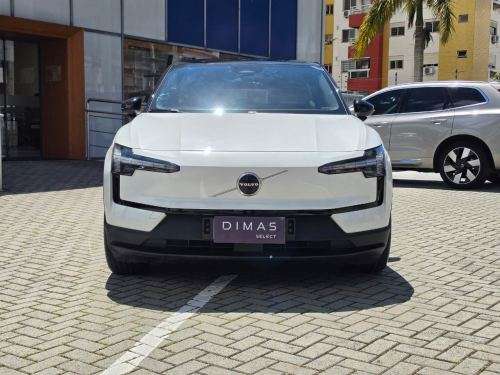 VOLVO-EX30-2024
