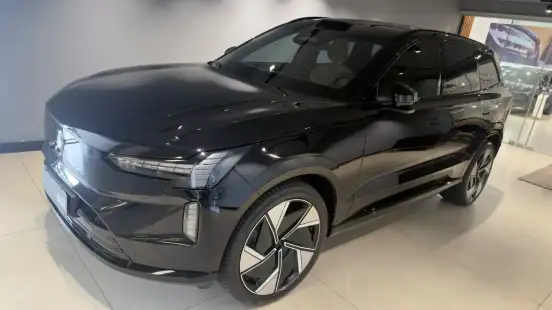 VOLVO-EX90-2025