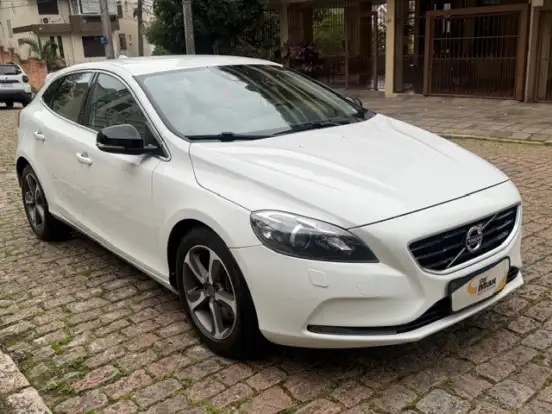 VOLVO-V40-2015