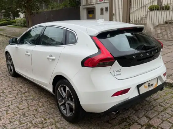 VOLVO-V40-2.0 T4 MOMENTUM GASOLINA 4P AUTOMÁTICO VOLVO-V40-2015
