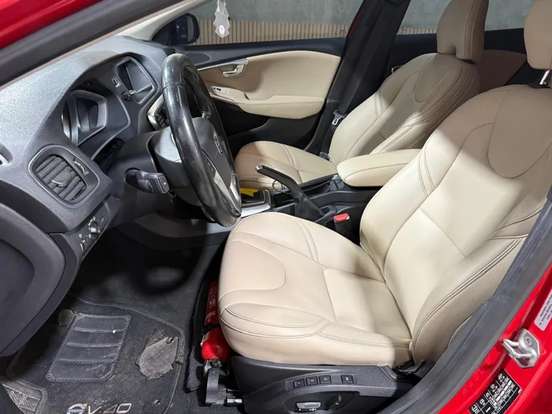 VOLVO-V40-2.0 T4 DYNAMIC TURBO GASOLINA 4P AUTOMÁTICO VOLVO-V40-2014