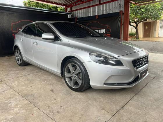VOLVO V40 2.0 T4 DYNAMIC TURBO GASOLINA 4P AUTOMÁTICO