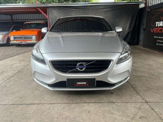 VOLVO-V40-2.0 T4 DYNAMIC TURBO GASOLINA 4P AUTOMÁTICO VOLVO-V40-2014