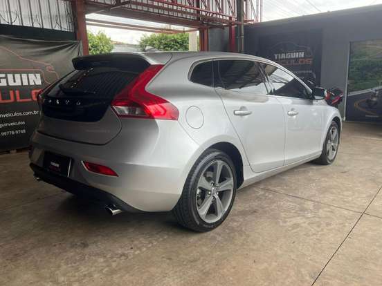 VOLVO-V40-2.0 T4 DYNAMIC TURBO GASOLINA 4P AUTOMÁTICO VOLVO-V40-2014