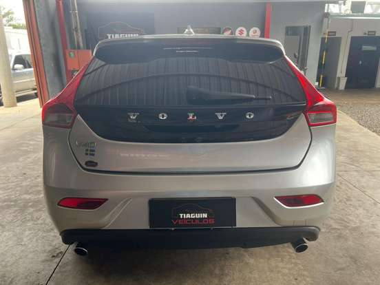 VOLVO-V40-2.0 T4 DYNAMIC TURBO GASOLINA 4P AUTOMÁTICO VOLVO-V40-2014