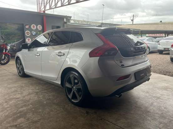 VOLVO-V40-2.0 T4 DYNAMIC TURBO GASOLINA 4P AUTOMÁTICO VOLVO-V40-2014
