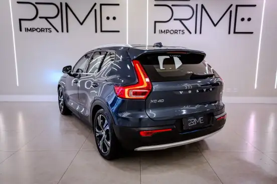 VOLVO-XC40-2021
