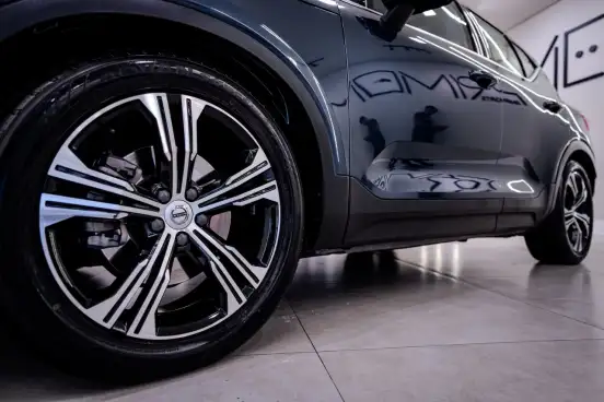 VOLVO-XC40-2021