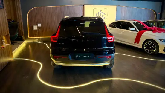 VOLVO-XC40-2019