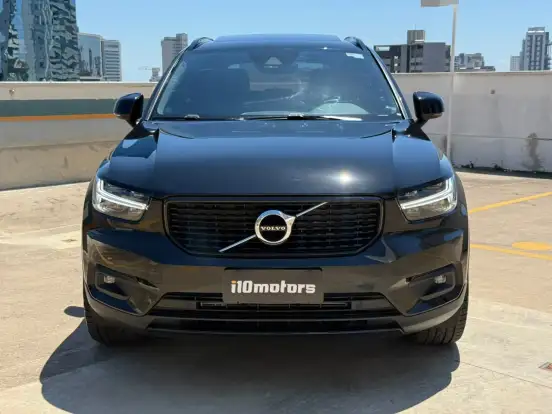 VOLVO-XC40-2019