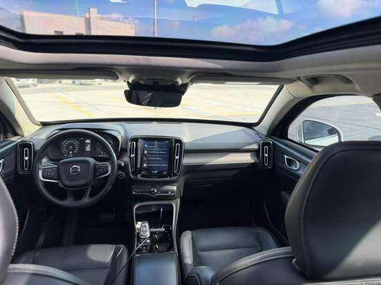 VOLVO-XC40-2020