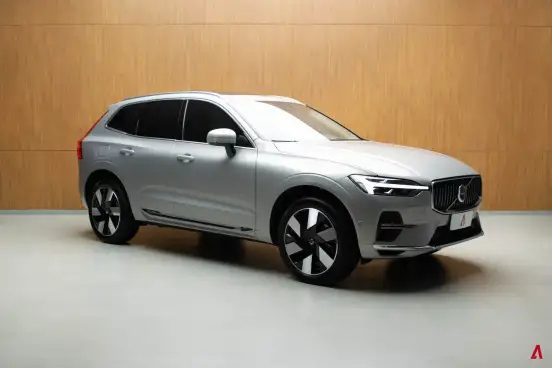 VOLVO-XC60-2023