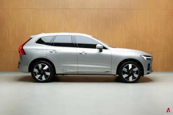 VOLVO-XC60-2023
