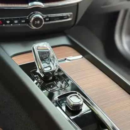 VOLVO-XC60-2023