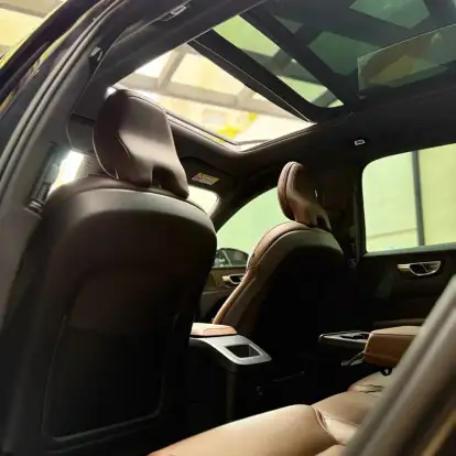 VOLVO-XC60-2023