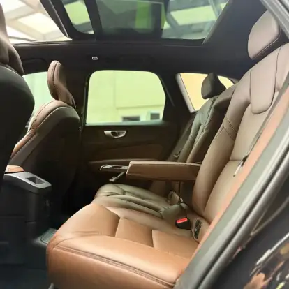 VOLVO-XC60-2023