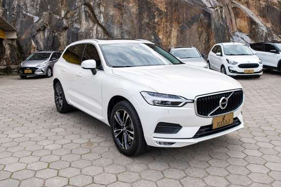 VOLVO-XC60-2020
