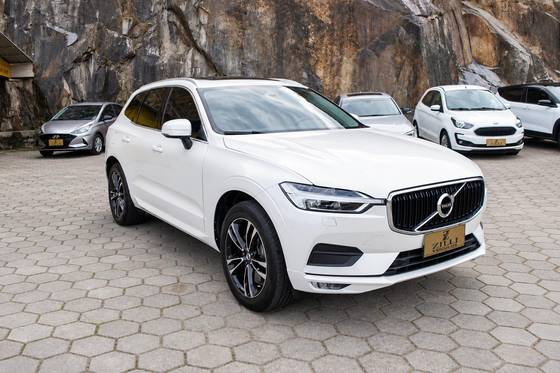 VOLVO XC60 2.0 D5 DIESEL MOMENTUM AWD GEARTRONIC