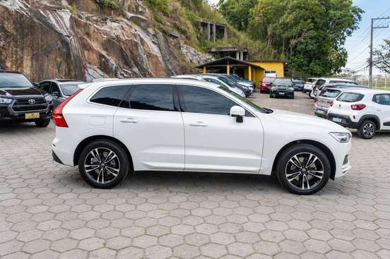 VOLVO-XC60-2020